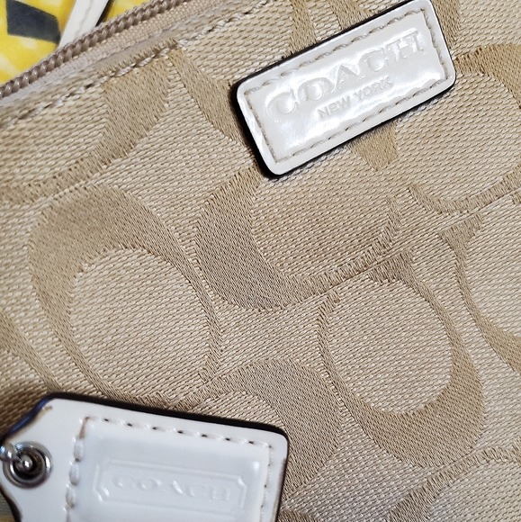 Authentic Coach wristlet - Picture 6 of 7